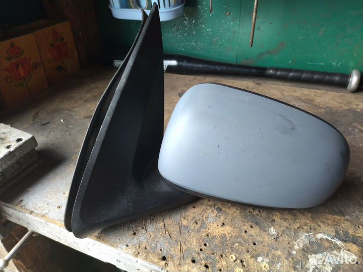 Боковое зеркало
