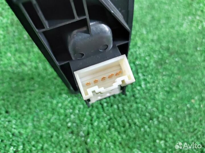 Кнопка стеклоподъемника Suzuki Ignis 2006