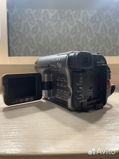 Видеокамера Sony Digital 8 Handycam 990x