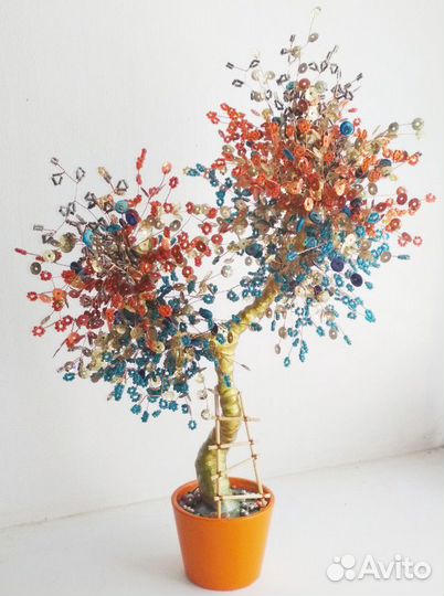 Сувенирное дерево из бисера и пайеток