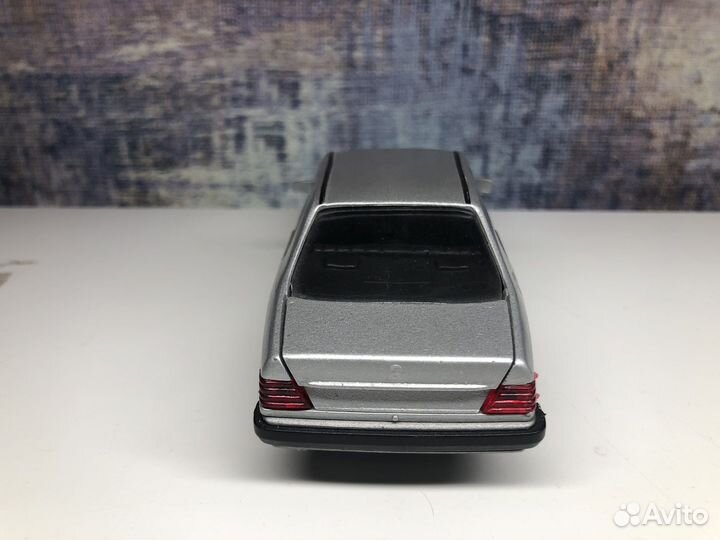 Conrad 1/35 Mercedes-Benz W124 Coupe