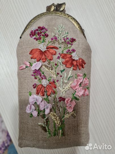 Очечник из льна с вышивкой ручной работы