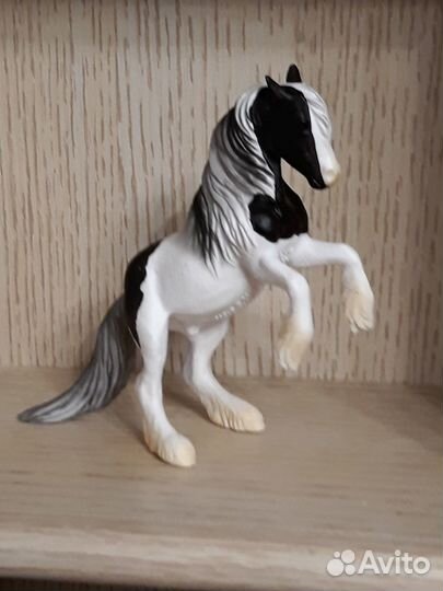 Фигурки вороной конь и пегий новые, в упаковке