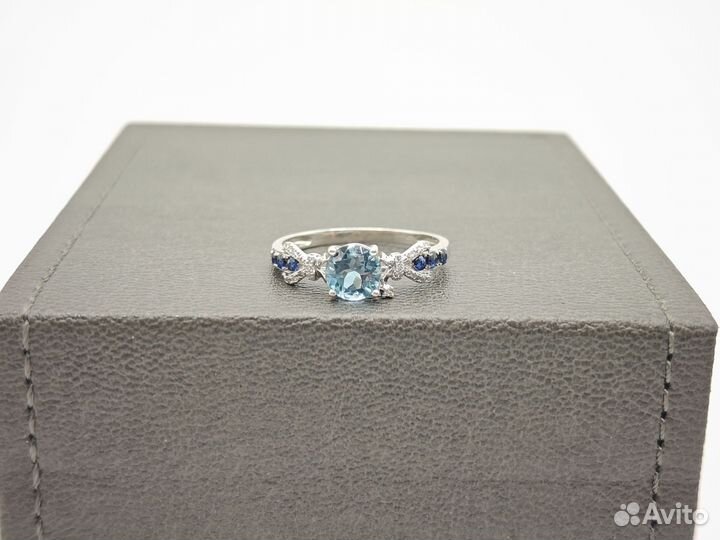 Золотое кольцо с топазом и бриллиантами