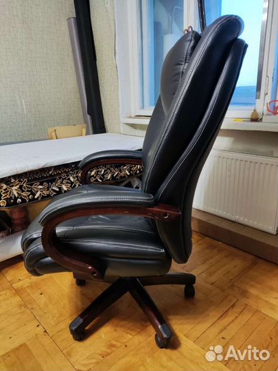 Кожаное кресло руководителя Chairman 408