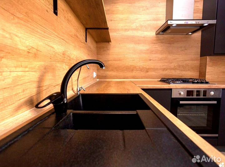 Угловой кухонный гарнитур современный