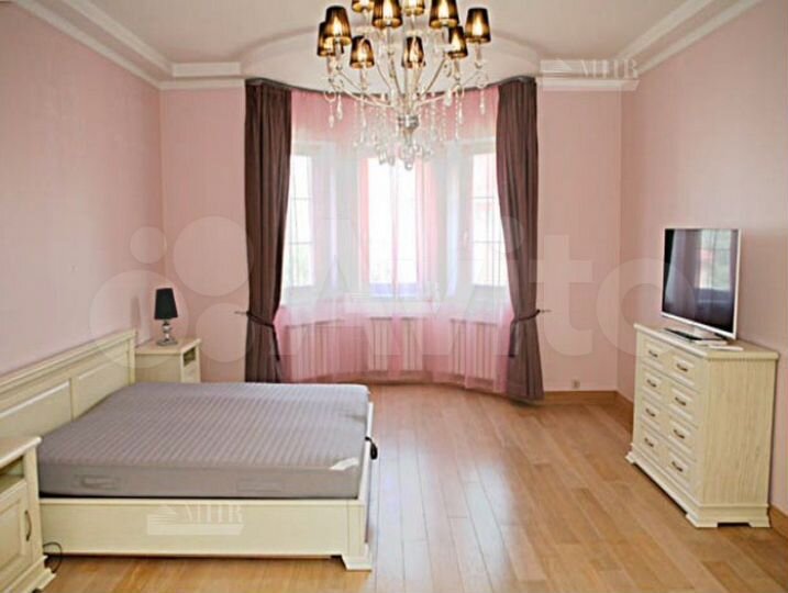 Дом 650 м² на участке 15 сот.