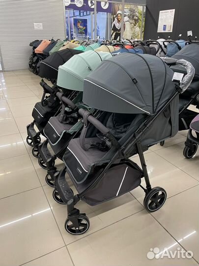 Прогулочная коляска с перекидной ручкой