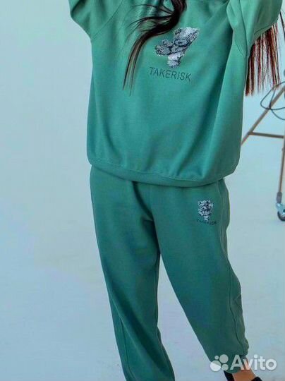 Спортивный костюм женский