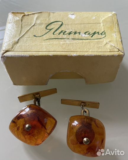 Запонки янтарные родом из Советского Союза
