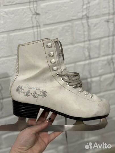 Коньки фигурные 40р