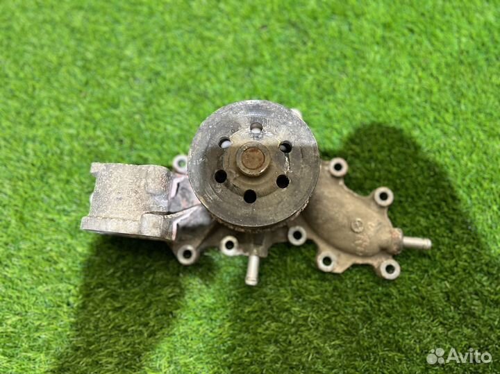 Насос водяной (помпа) Toyota Land Cruiser 200