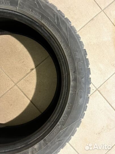 Toyo Observe Ice-Freezer 215/55 R17