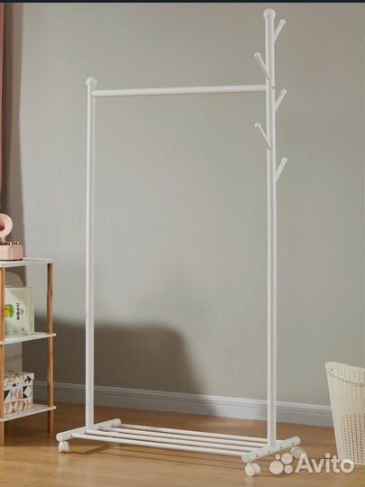 Напольная вешалка на коллесах