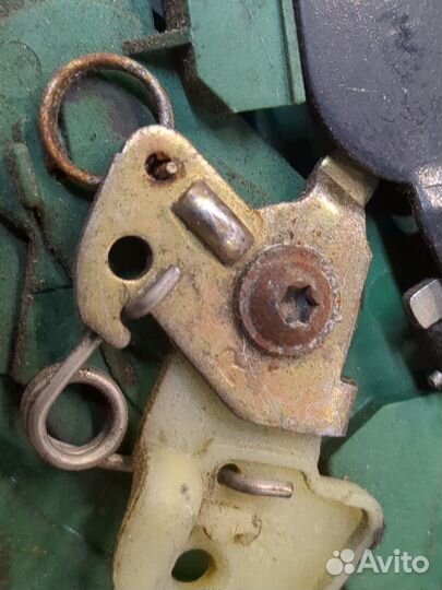 Замок двери правый передний Seat Ibiza 3