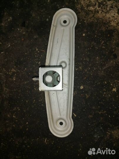 Кронштейн глушителя передний BMW 1 18308632096