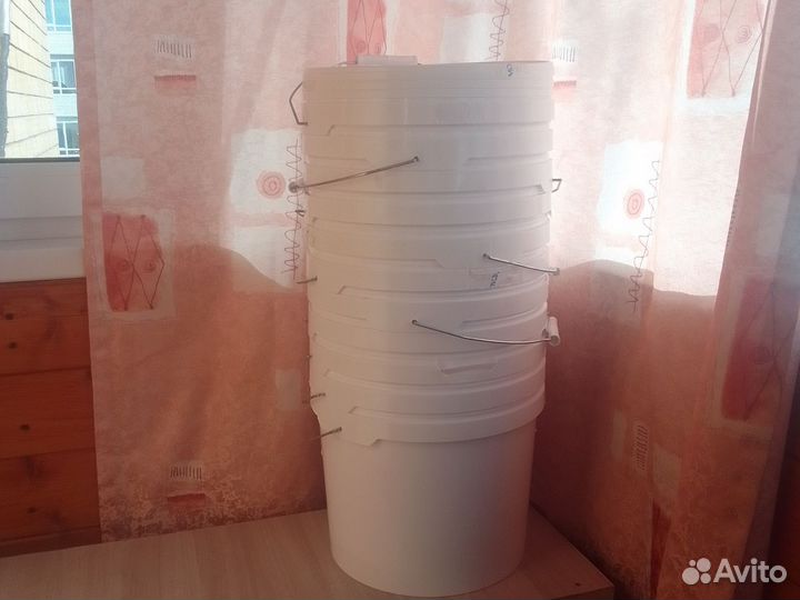 Ведро пластиковое с крышкой