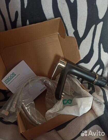 Смеситель для раковины черный