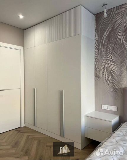 Встроенный распашной шкаф