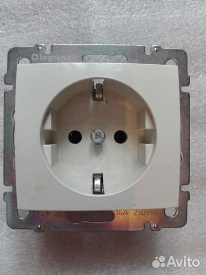 Розетки legrand