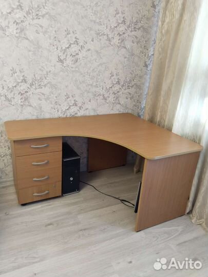 Угловой письменный стол бу