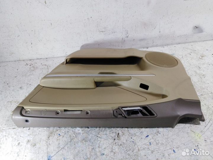 Обшивка двери передней правой