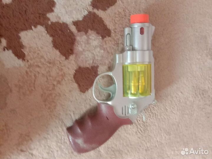 Игрушечный пистолет