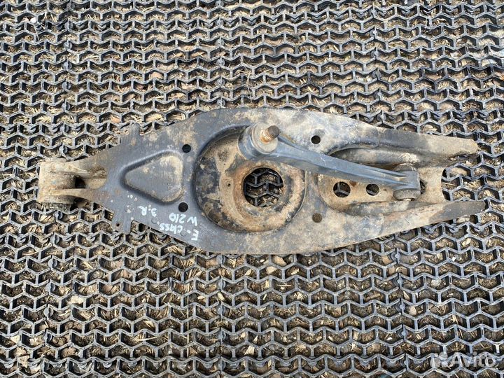 Рычаг задний правый под пружину Е210