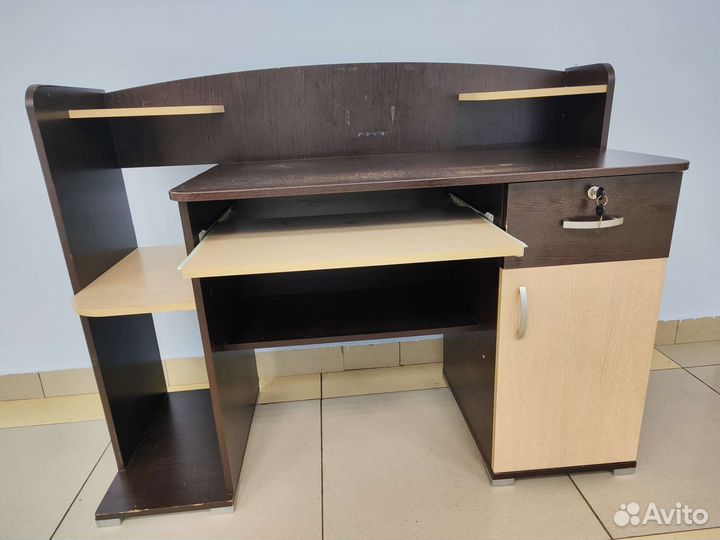 Компьютерный стол бу состояние на фото, целый