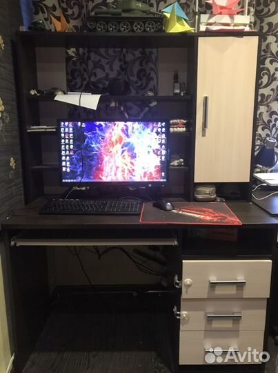 Компьютерный стол