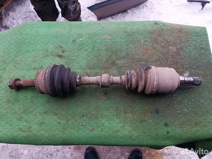 Привод левый Ниссан Максима A32 2.0л. 140 лс. 1999