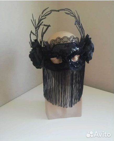 Маска с бахромой