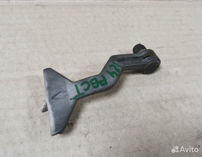 Язычок открывания капота на Mercedes W124. Рестайл