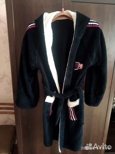 Мужской махровый халат с капюшоном