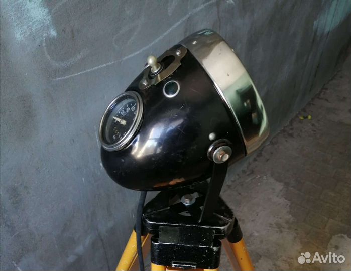 Торшер на штативе-триноге лофт