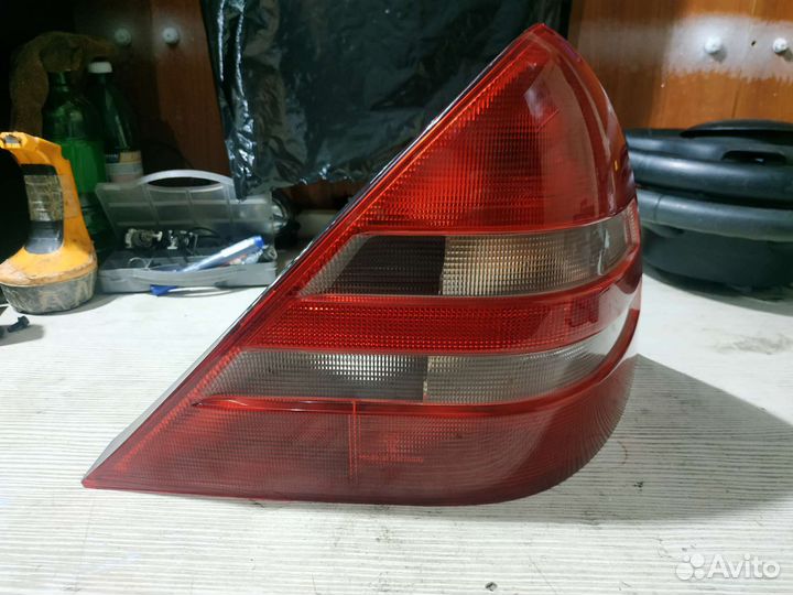 Задний правый фонарь Мерседес R170 slk