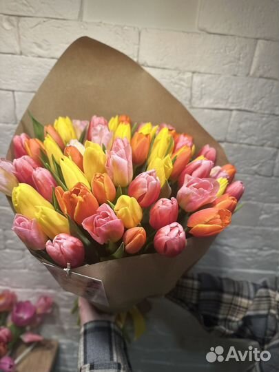 Мобильный фотограф букет тюльпанов