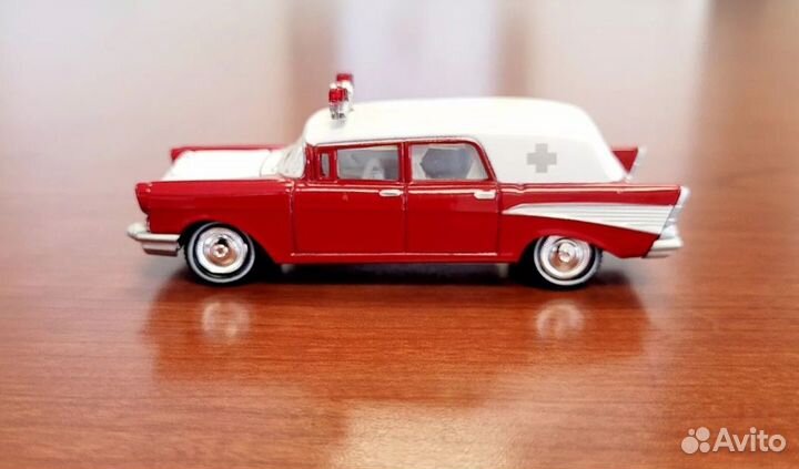 Johnny Lightning 1/64 1957 Chevy Ambulance