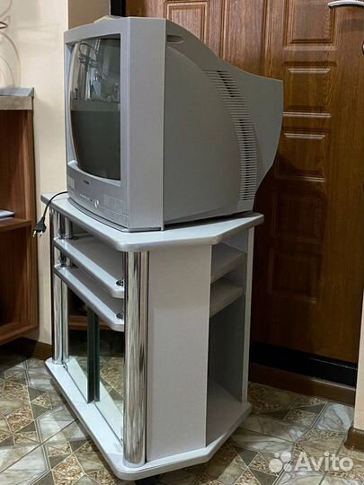 Телевизор samsung CS-20F32 ZSR с подставкой