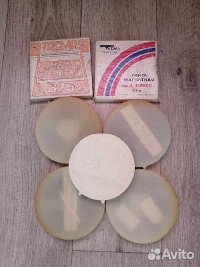 Магнитная лента катушки с записью