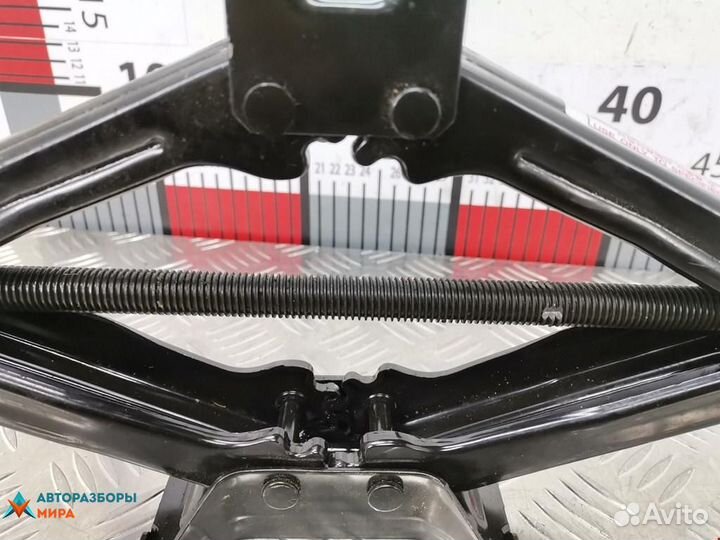 Домкрат Nissan Almera Tino V10 рест. 2005