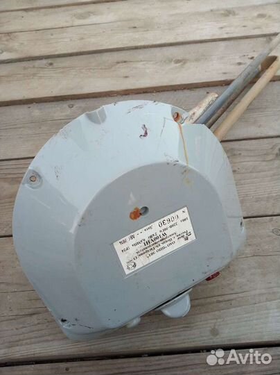 Бойлер водонагреватель De lux