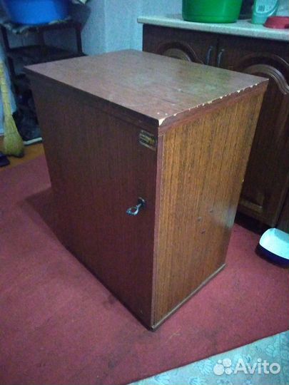 Швейная машинка Чайка 143 с ножным приводом