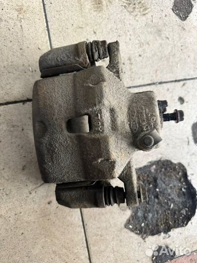 Суппорт передний левый Hyundai I30 GD 1.6 G4FG