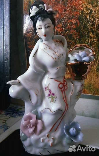 Фарфоровые статуэтки и гипсовые