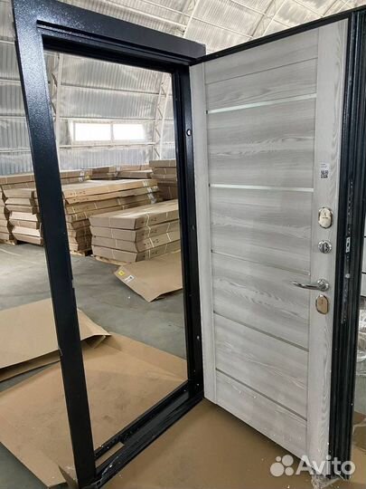 Входная металлическая дверь 