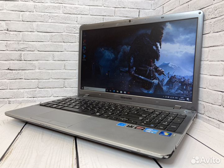 Игровой ноутбук Samsung i5/8gb/SSD/2gb видео/гаран