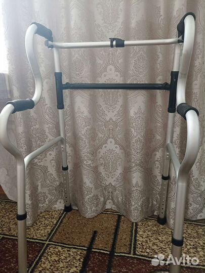 Ходунки для взрослых шагающие