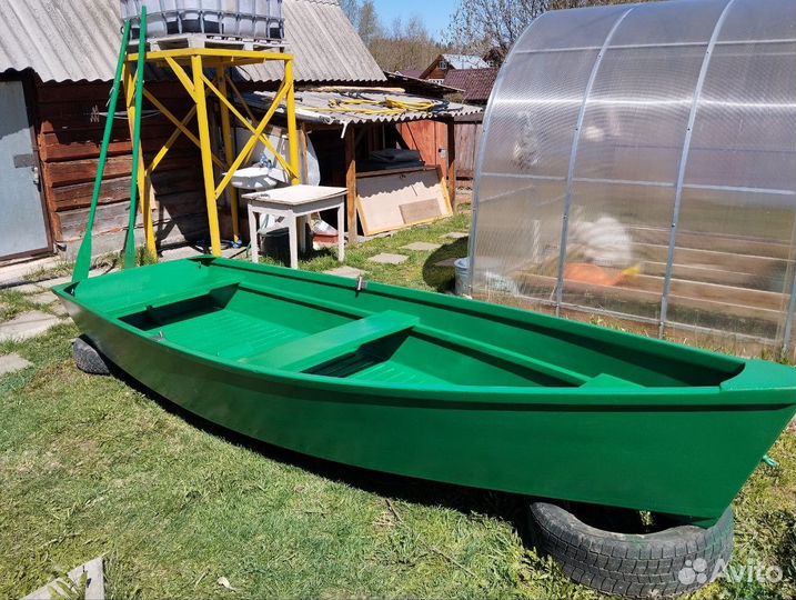 Лодка деревянная