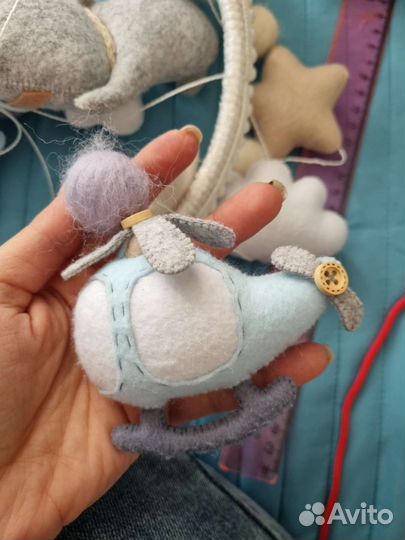 Мобиль на кроватку из фетра